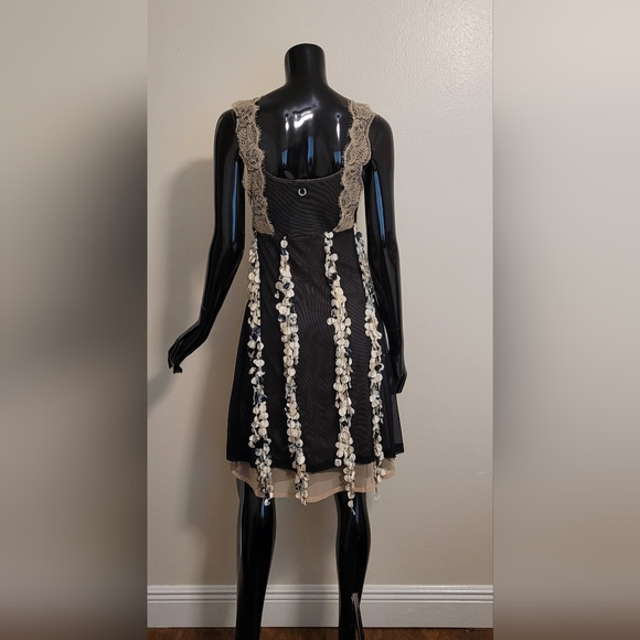 Save The Queen Layered Appliqué Romantic Dress - Picture 3 of 9